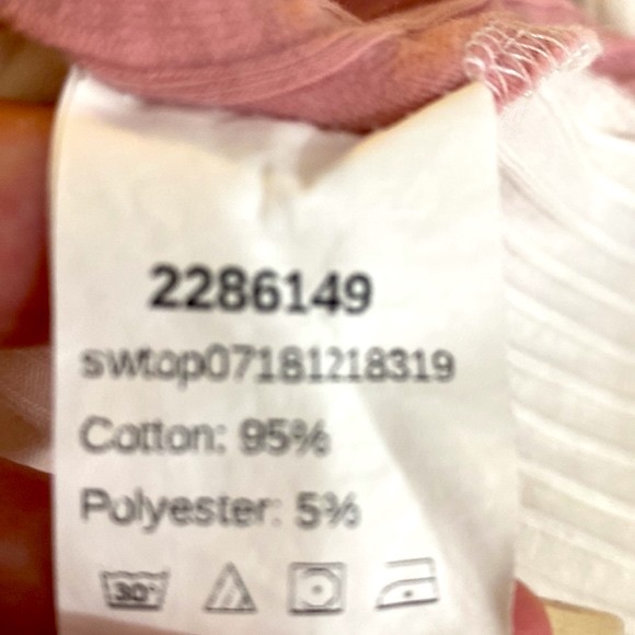 Shein dusty rose and white top with “MISSING YOU” letters on front - Picture 4 of 5